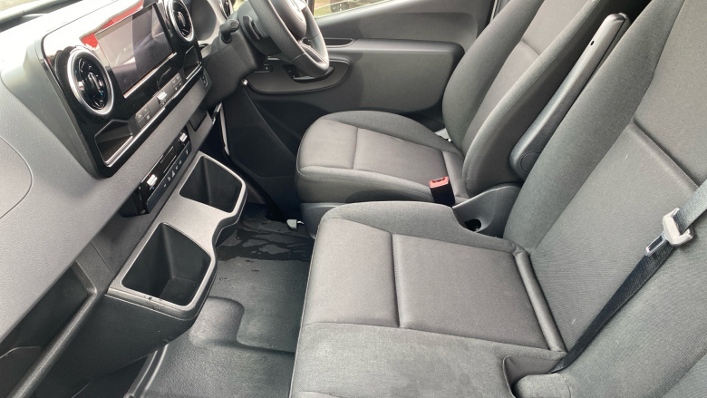 Mercedes-Benz Sprinter E314 L2 Electric Rwd 100kW 81kWh Pro Van Auto